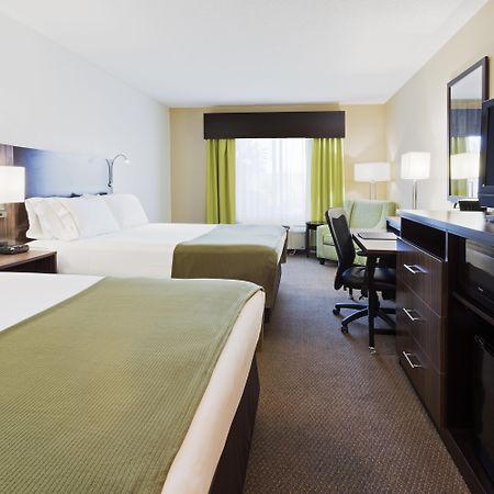 Holiday Inn Express And Suites Tampa I-75 At Bruce B. Downs By Ihg Экстерьер фото