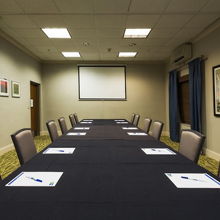 Holiday Inn Express And Suites Tampa I-75 At Bruce B. Downs By Ihg Экстерьер фото
