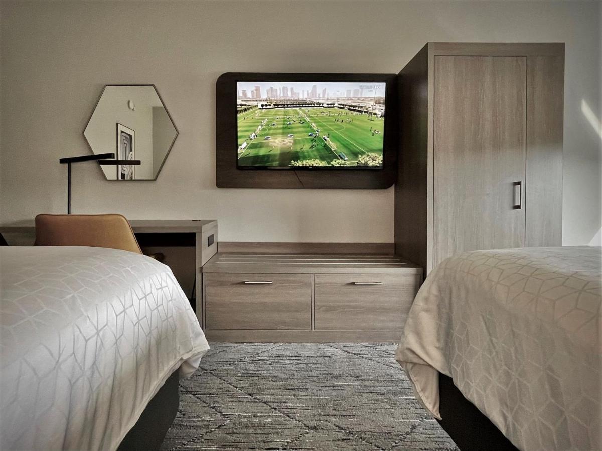 Holiday Inn Express And Suites Tampa I-75 At Bruce B. Downs By Ihg Экстерьер фото