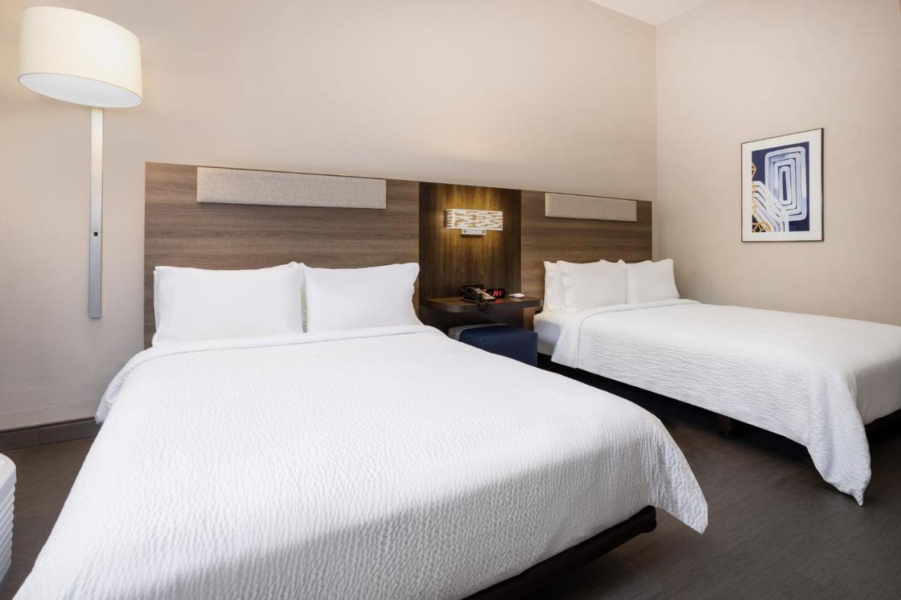 Holiday Inn Express And Suites Tampa I-75 At Bruce B. Downs By Ihg Экстерьер фото