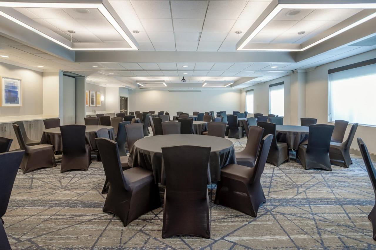 Holiday Inn Express And Suites Tampa I-75 At Bruce B. Downs By Ihg Экстерьер фото