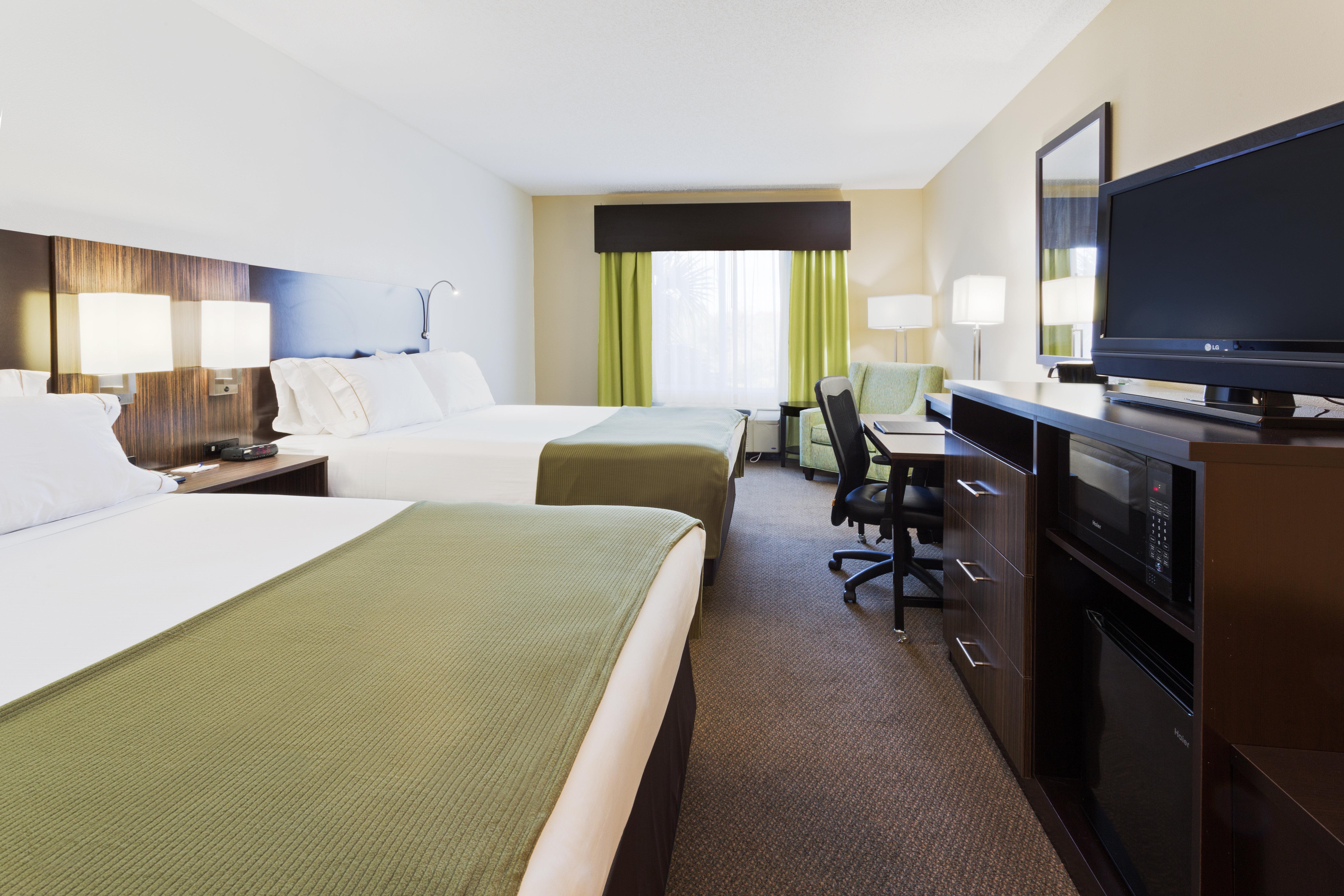 Holiday Inn Express And Suites Tampa I-75 At Bruce B. Downs By Ihg Экстерьер фото
