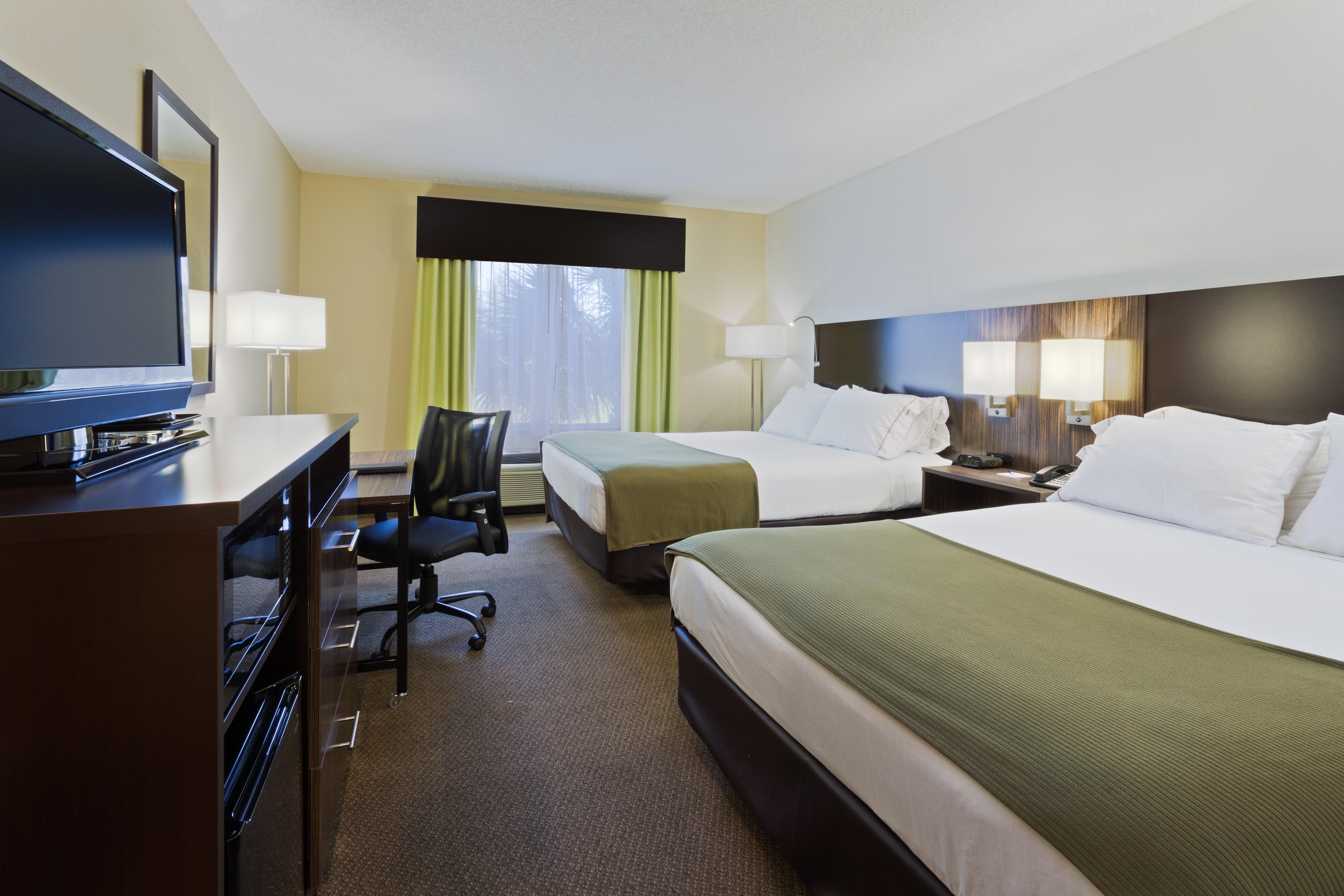 Holiday Inn Express And Suites Tampa I-75 At Bruce B. Downs By Ihg Экстерьер фото