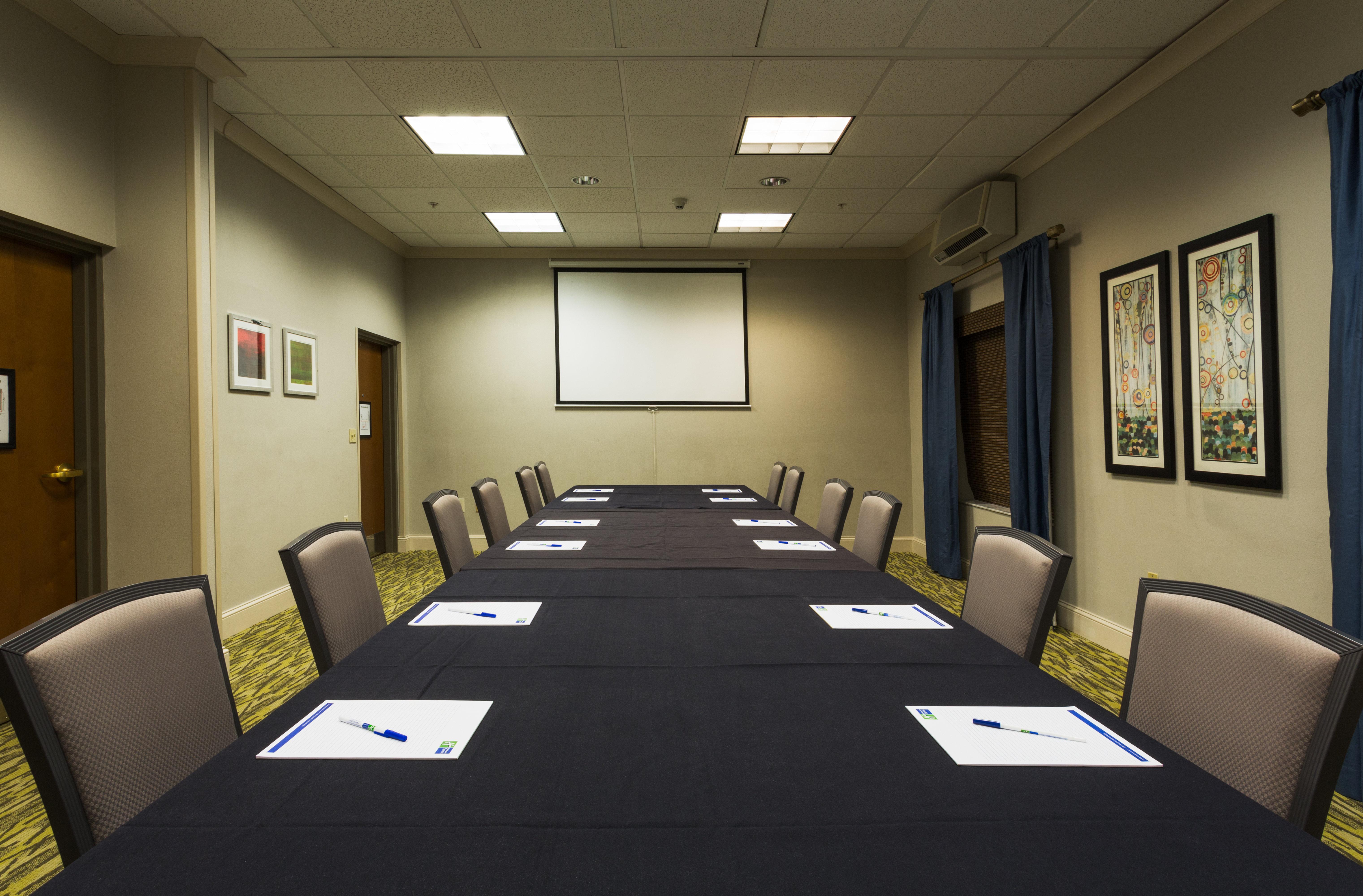 Holiday Inn Express And Suites Tampa I-75 At Bruce B. Downs By Ihg Экстерьер фото