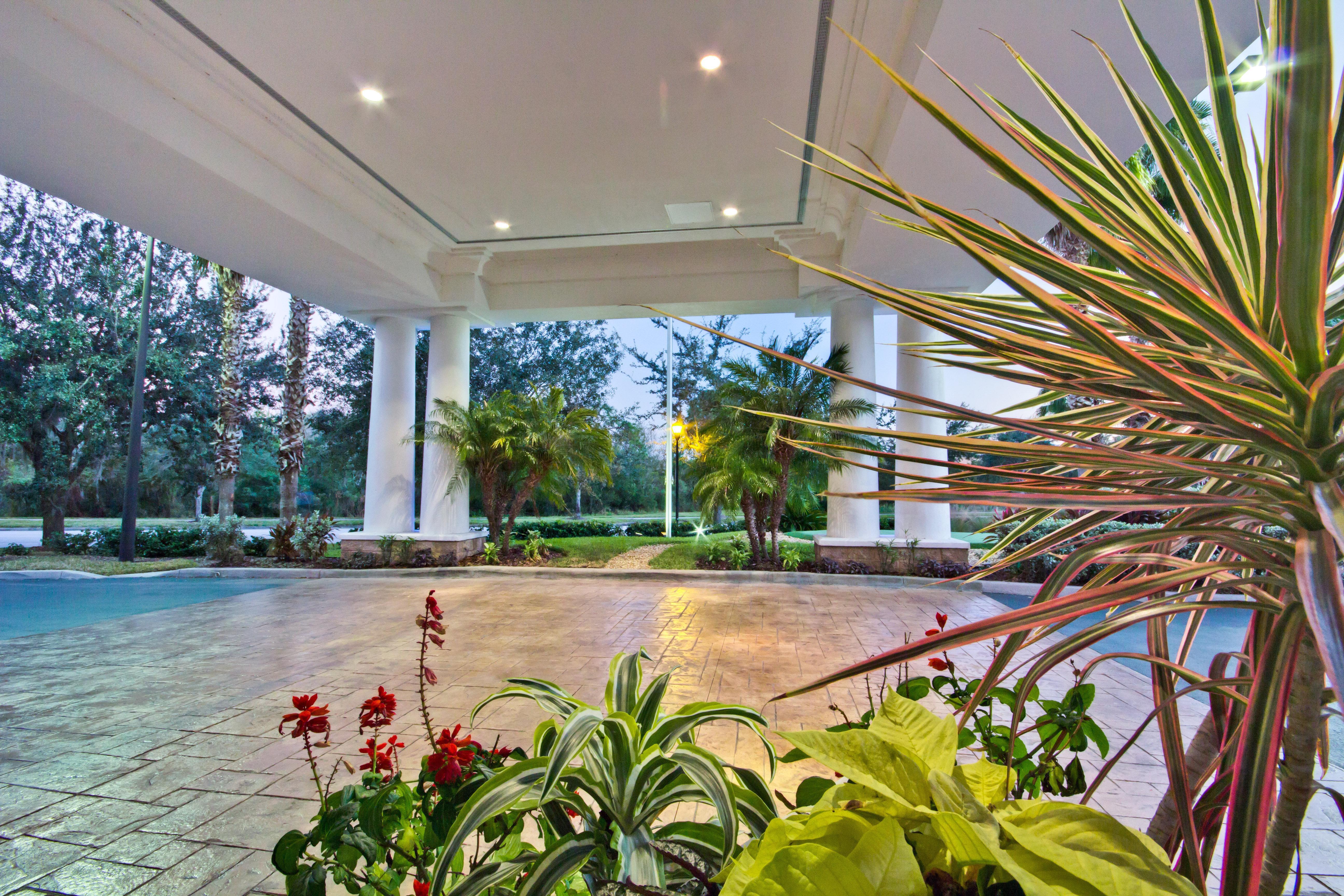 Holiday Inn Express And Suites Tampa I-75 At Bruce B. Downs By Ihg Экстерьер фото