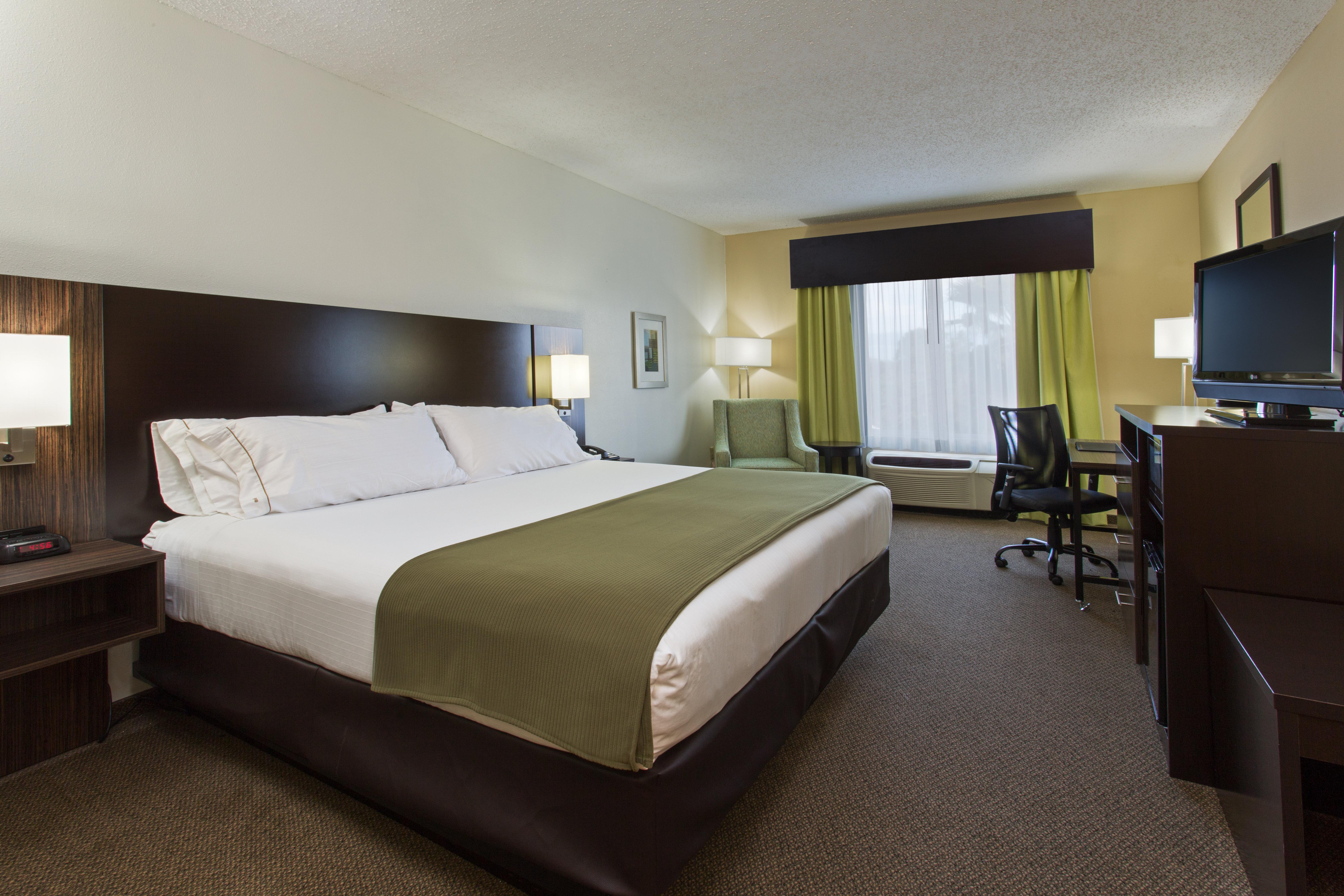Holiday Inn Express And Suites Tampa I-75 At Bruce B. Downs By Ihg Экстерьер фото