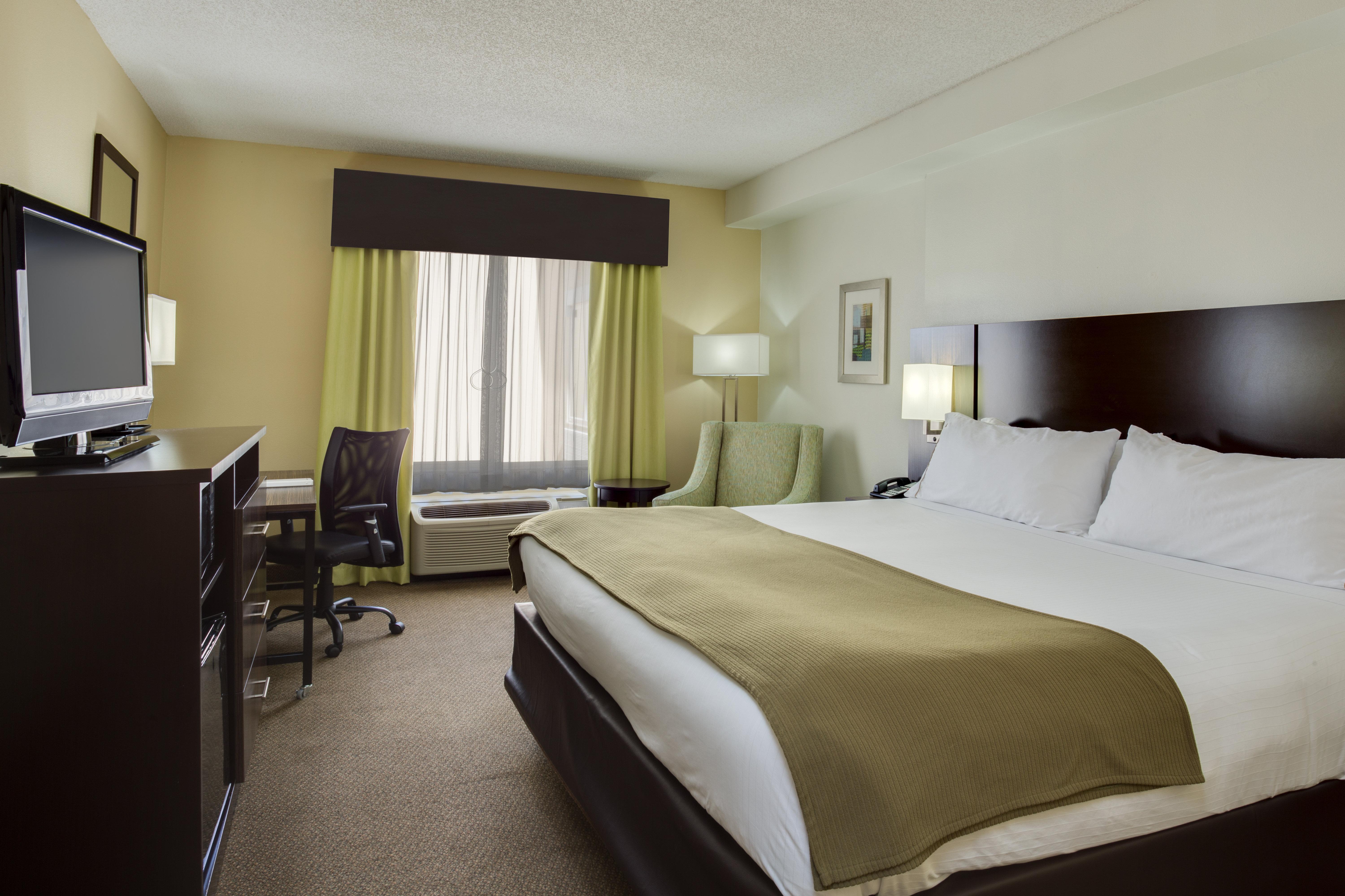 Holiday Inn Express And Suites Tampa I-75 At Bruce B. Downs By Ihg Экстерьер фото