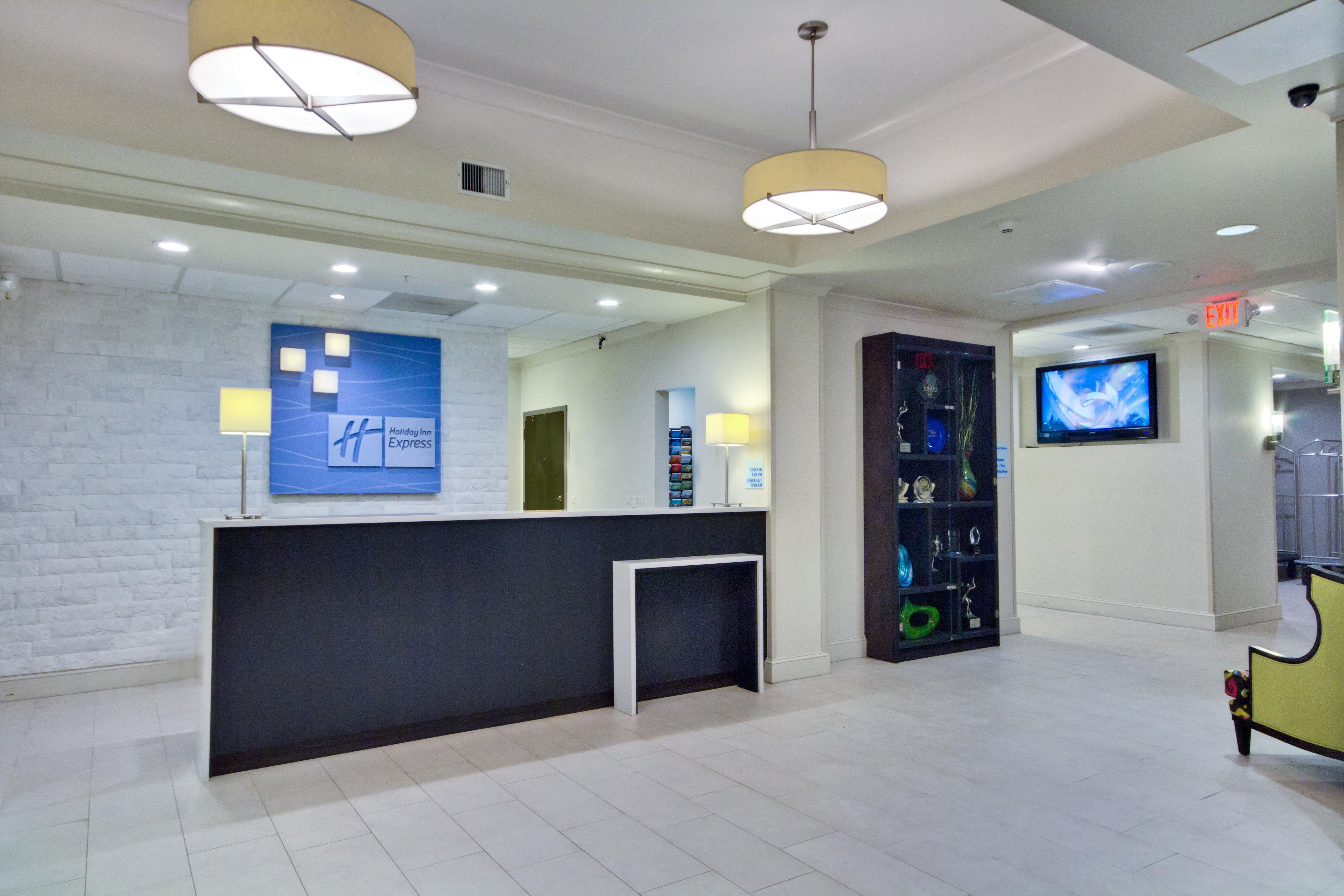 Holiday Inn Express And Suites Tampa I-75 At Bruce B. Downs By Ihg Экстерьер фото