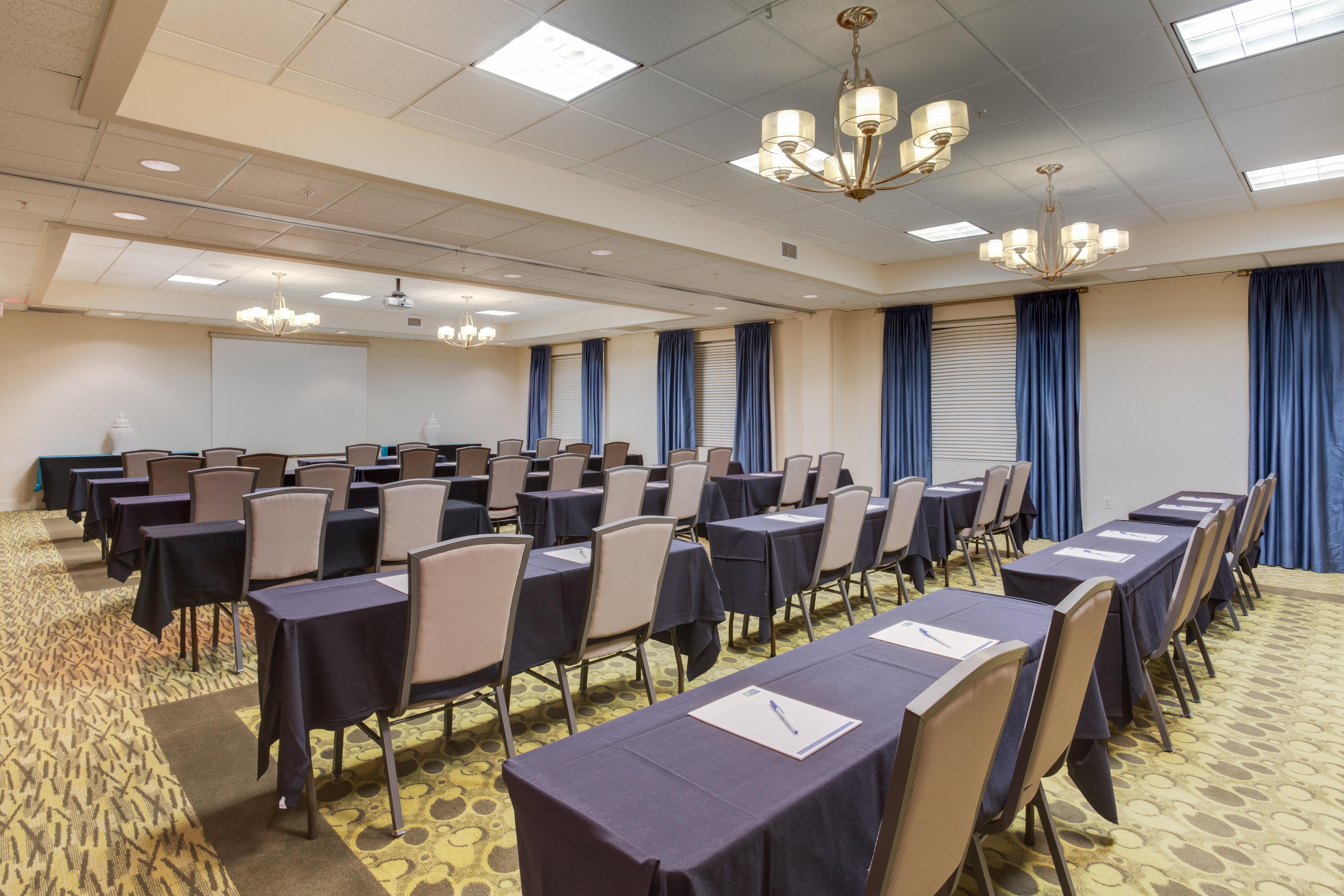 Holiday Inn Express And Suites Tampa I-75 At Bruce B. Downs By Ihg Экстерьер фото