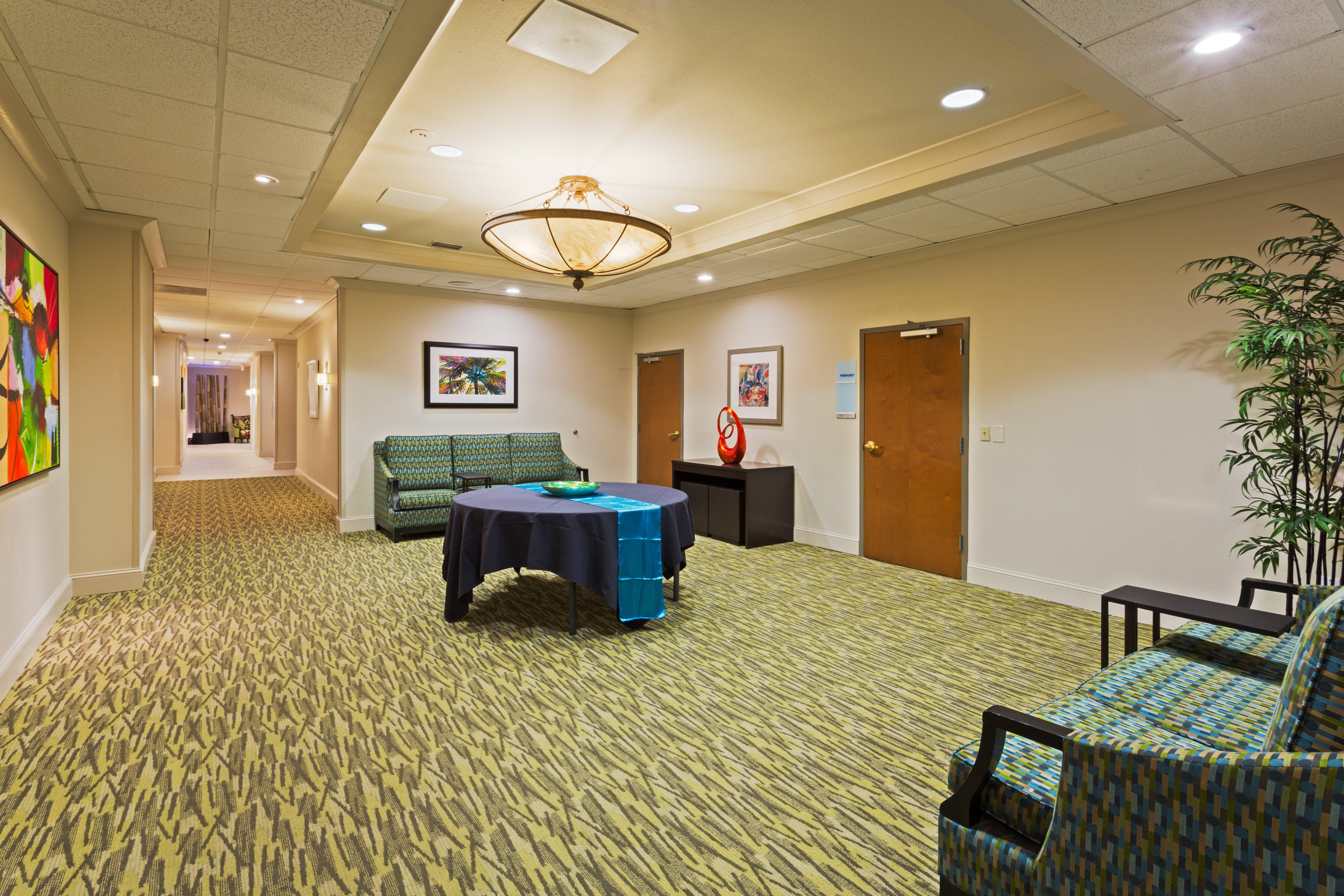 Holiday Inn Express And Suites Tampa I-75 At Bruce B. Downs By Ihg Экстерьер фото
