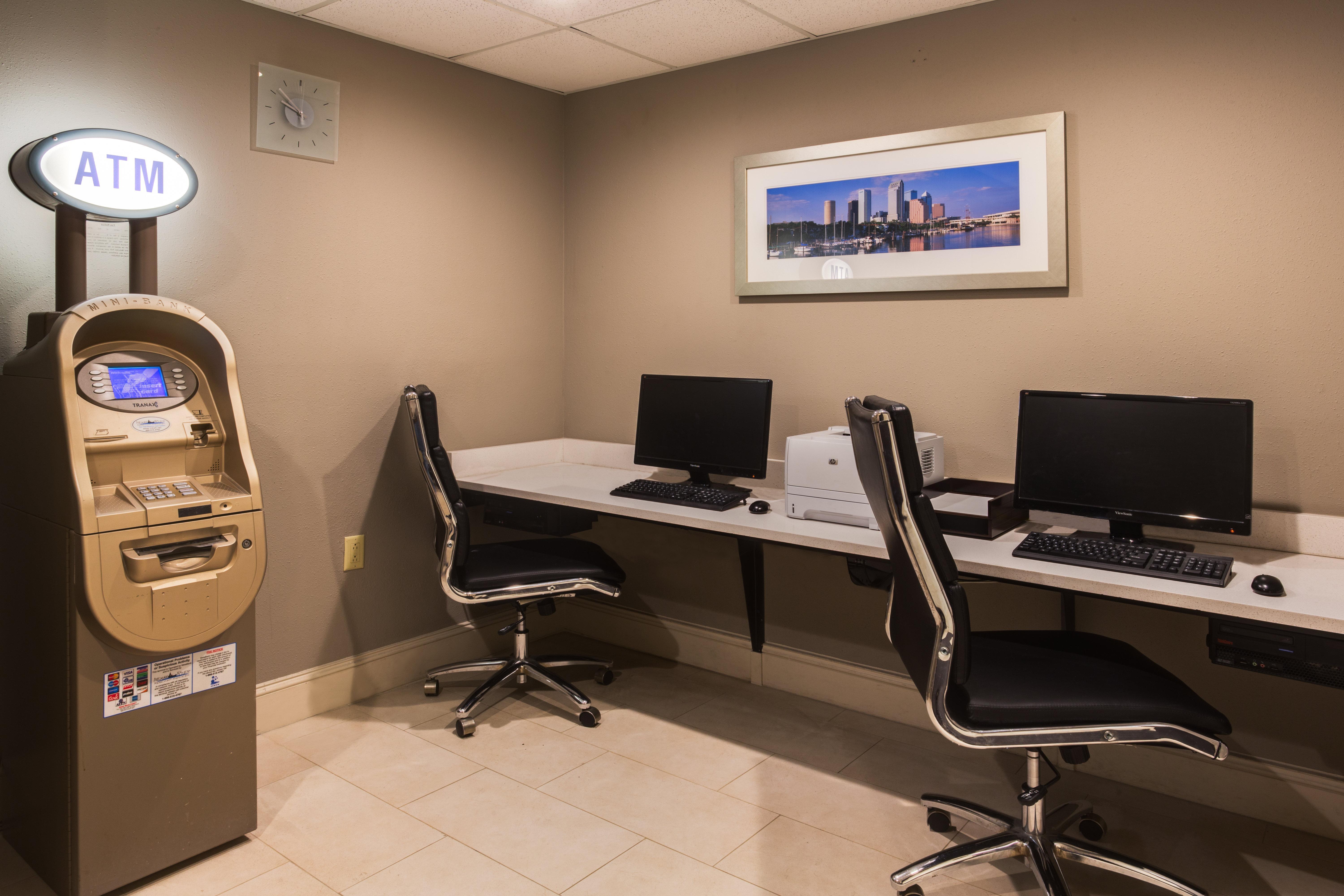 Holiday Inn Express And Suites Tampa I-75 At Bruce B. Downs By Ihg Экстерьер фото